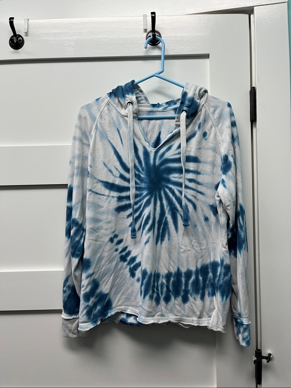 Blue tie dye Lightweight Hoodie Pullover